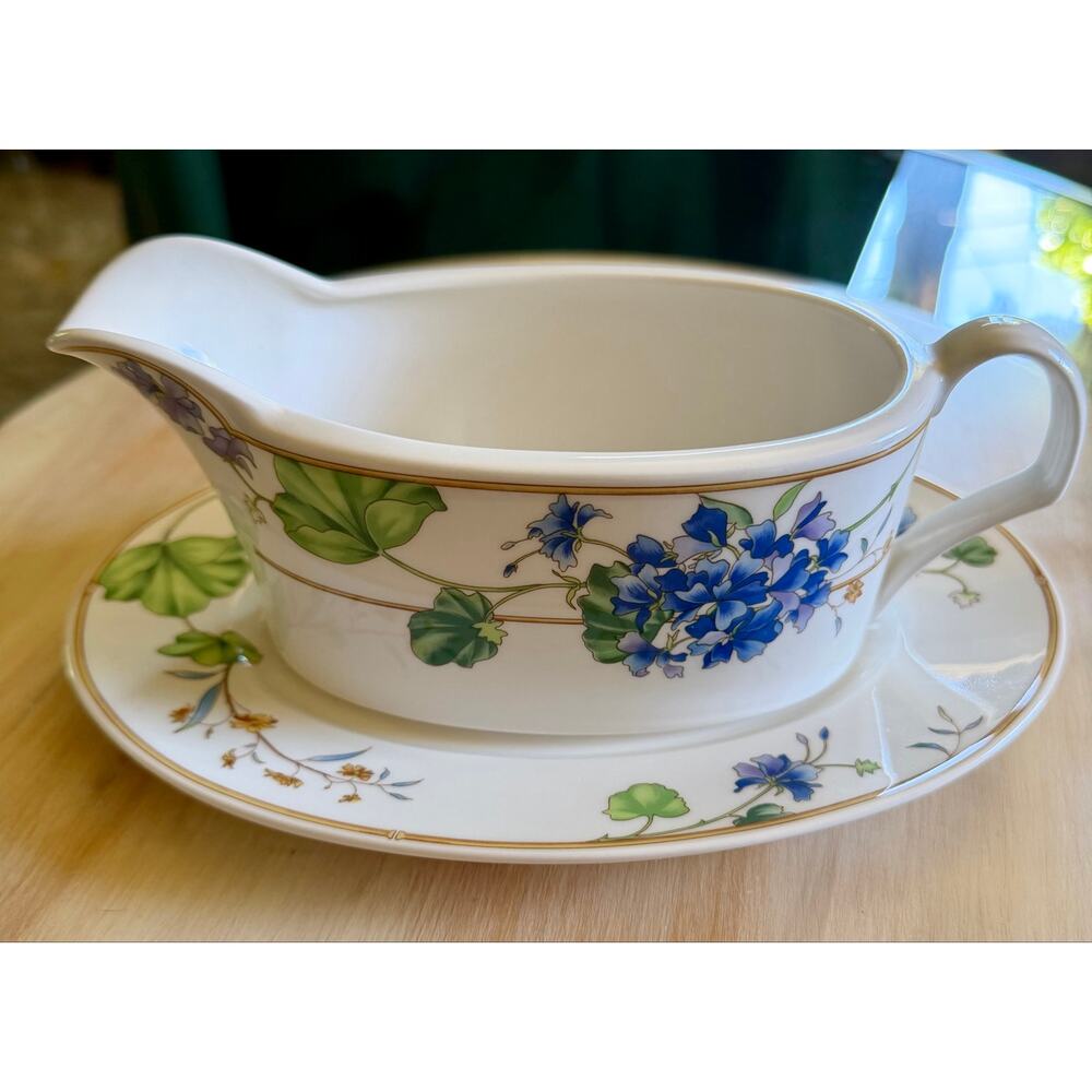 MIKASA Spring Tapestry Gravy Boat w/ Dish; Hydrangea flowers Bone China 1980s